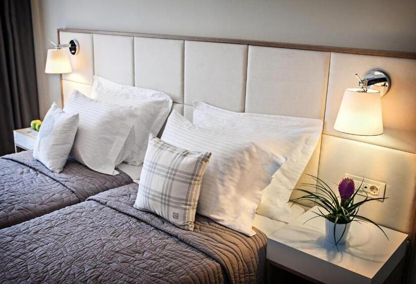 חדר סטנדרט לשלושה, Olympic Star Beach