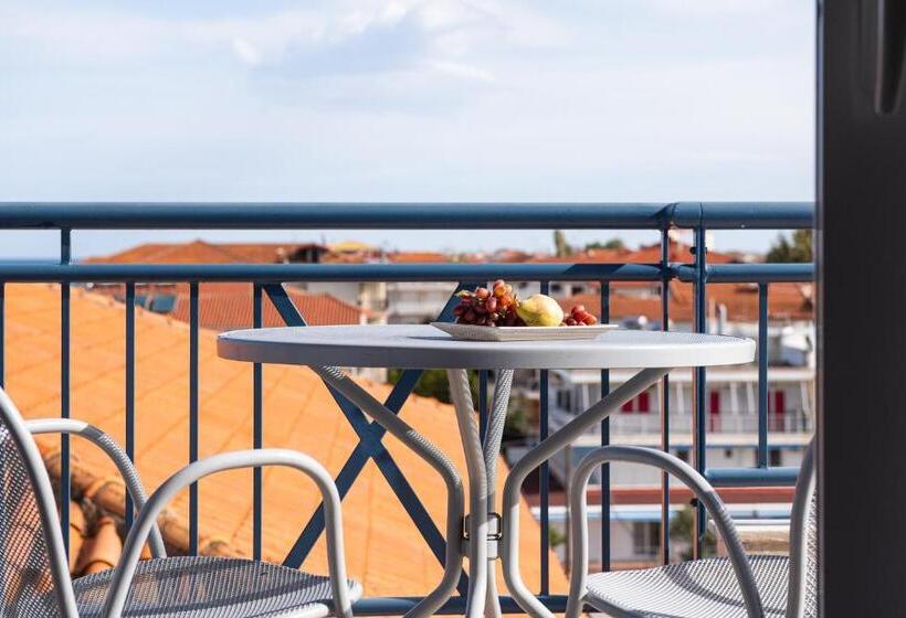 חדר משפחתי, Olympic Star Beach