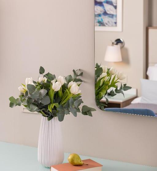 חדר משפחתי, Olympic Star Beach