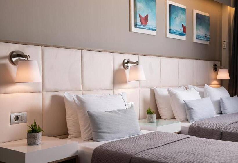 חדר משפחתי, Olympic Star Beach