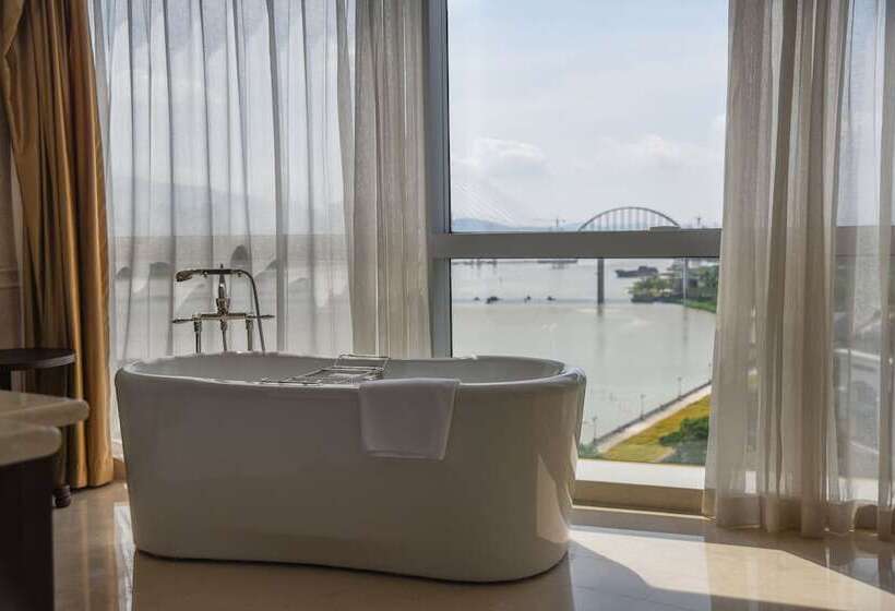 Номер Клуб, Sheraton Fuzhou