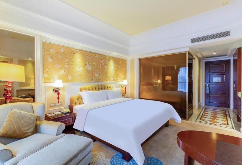 适合残疾人士使用的带超级大床的标准间, Wyndham Foshan Shunde