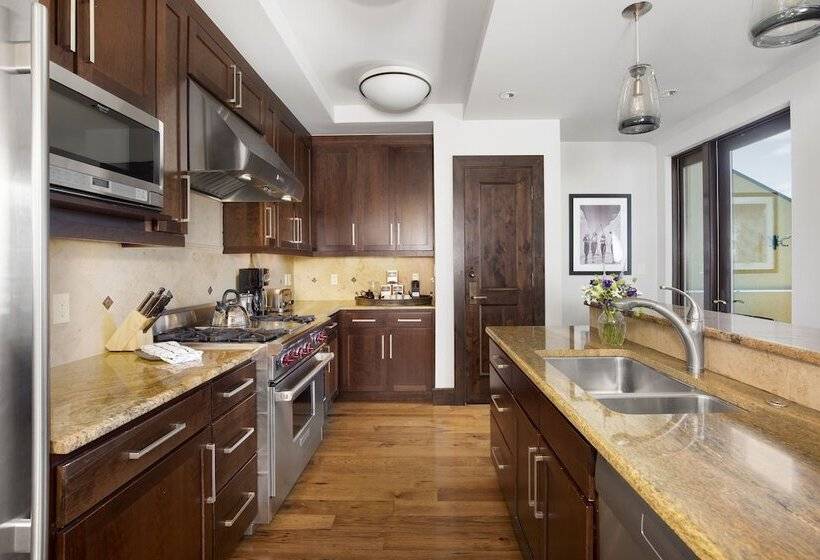 1 Bedroom Penthouse Apartment, Lumiere With Inspirato