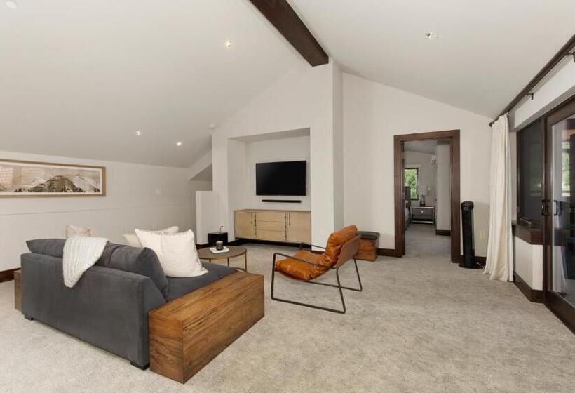 1 Bedroom Penthouse Apartment, Lumiere With Inspirato