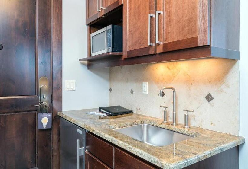 디럭스 스튜디오, Lumiere With Inspirato