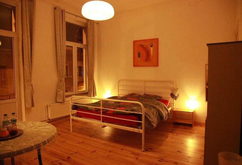 Standaardkamer met Gedeelde Badkamer, Guest House Atomium Brussels