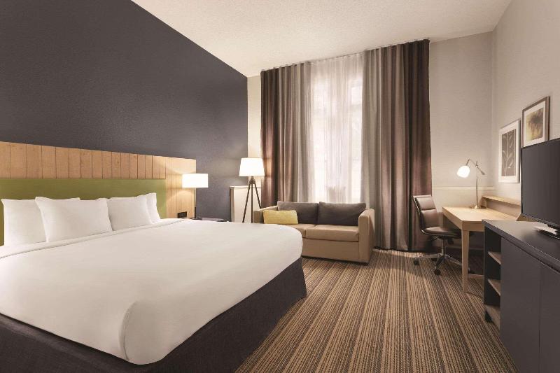 غرفة قياسية سرير كينج لذوى الإحتياجات الخاصة, Country Inn & Suites By Radisson, St Charles Historic District