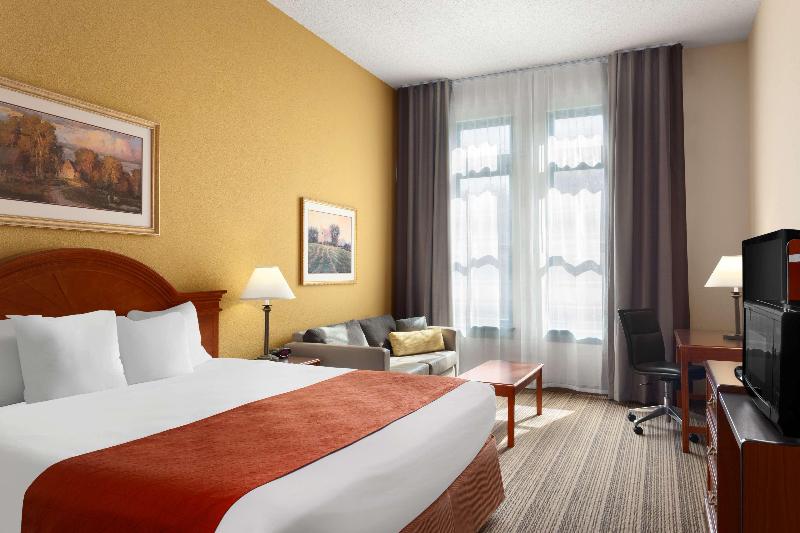 Номер Стандарт Кровать Кинг Адаптированный для Инвалидов, Country Inn & Suites By Radisson, St Charles Historic District