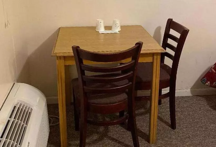 キングサイズベッドのスイートルーム, Country Place Inn And Suites