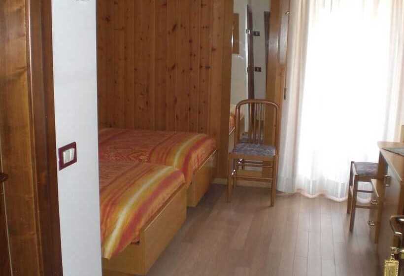 חדר סטנדרט לשלושה, Edelweiss