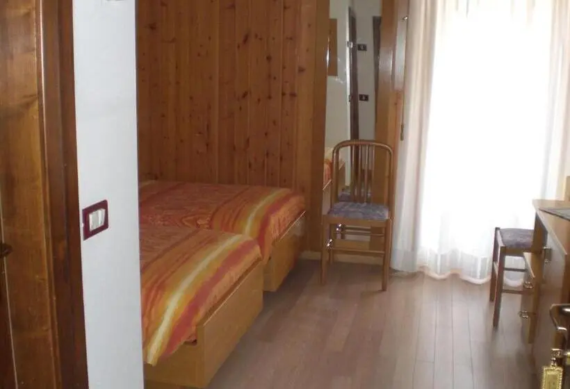 Pokój Standard Trzyosobowy, Edelweiss