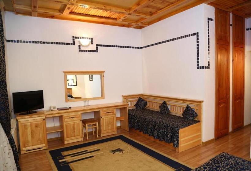 スタンダードルーム, Malika Prime