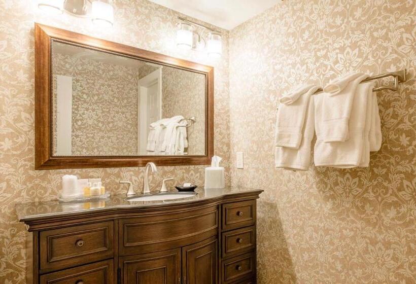 جناح, Red Coach Inn