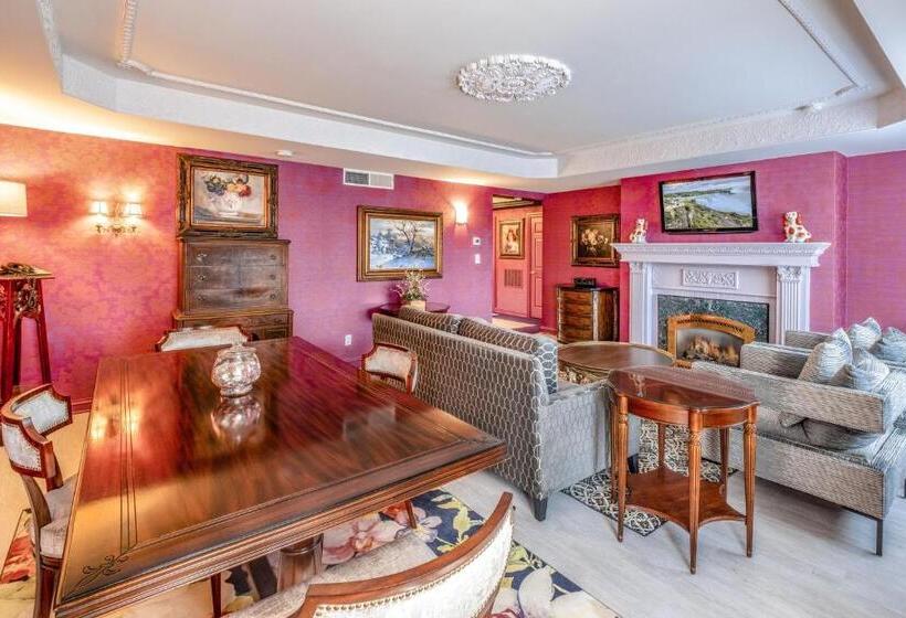 جناح غرفتين نوم, Red Coach Inn