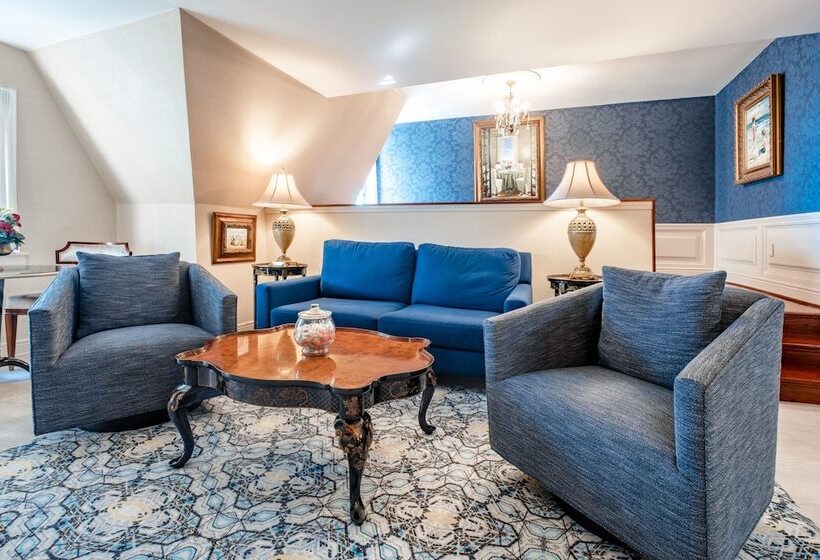 جناح غرفتين نوم, Red Coach Inn