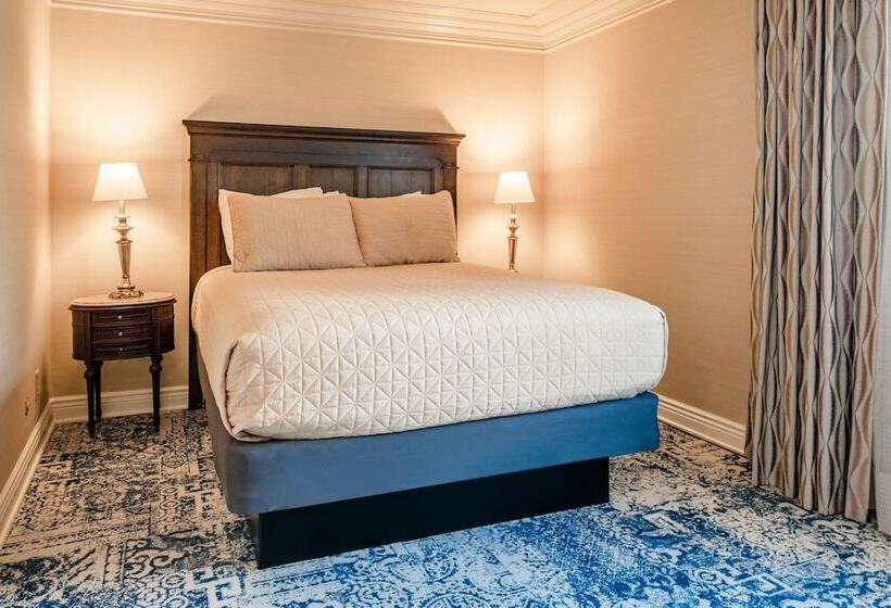 جناح غرفتين نوم, Red Coach Inn