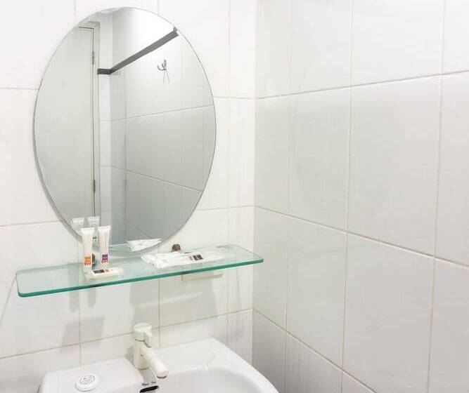 חדר דלוקס, The Maxwell