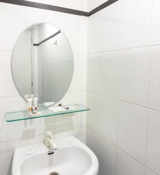 חדר דלוקס, The Maxwell