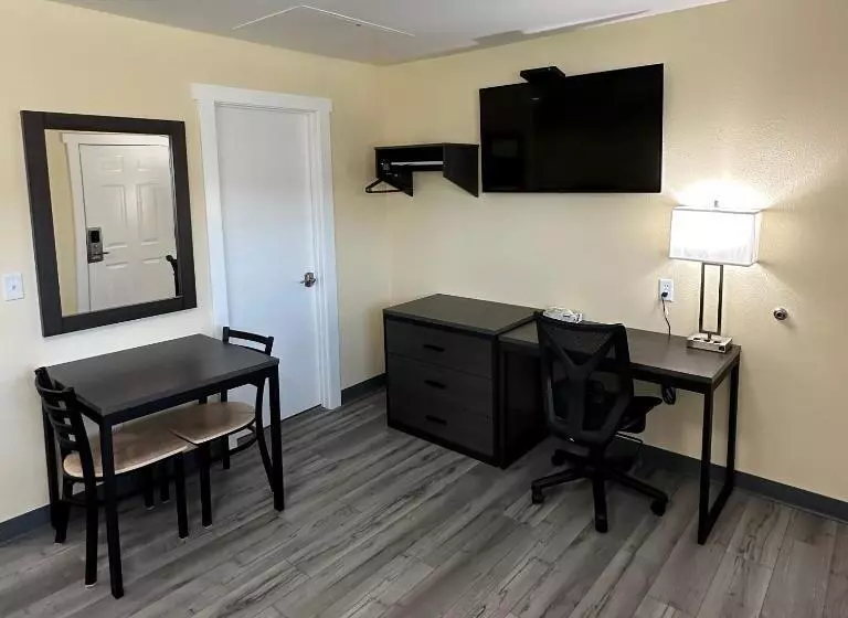 デラックススイート, Relax Inn Of Medford
