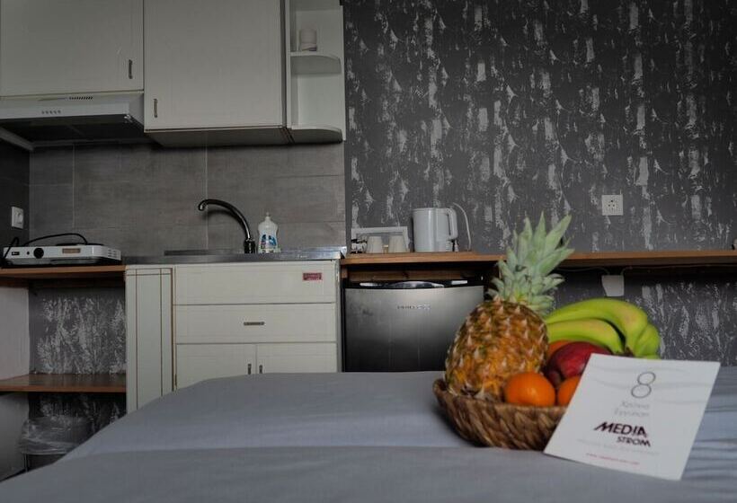 סטודיו בסיסי, Panorama Studios & Apartments