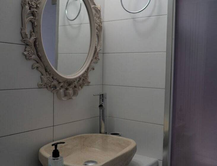 סטודיו בסיסי, Panorama Studios & Apartments
