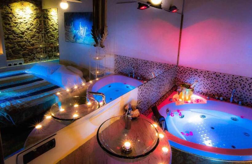 اتاق استاندارد با تخت بزرگ, Castello Di Montalbano