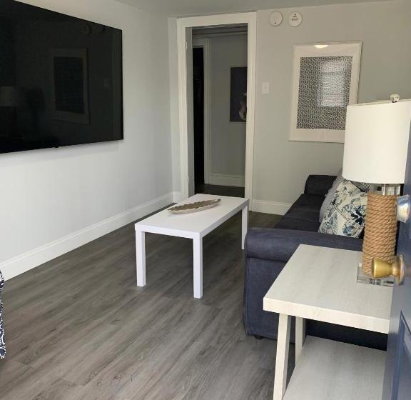 شقة غرفتين, Blue Water Inn