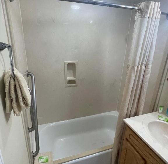 Апартаменты 2 Спальни, Getaways At Destin Holiday Beach Resort