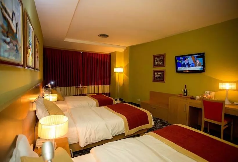 اتاق استاندارد سه نفره, Colosseo & Spa