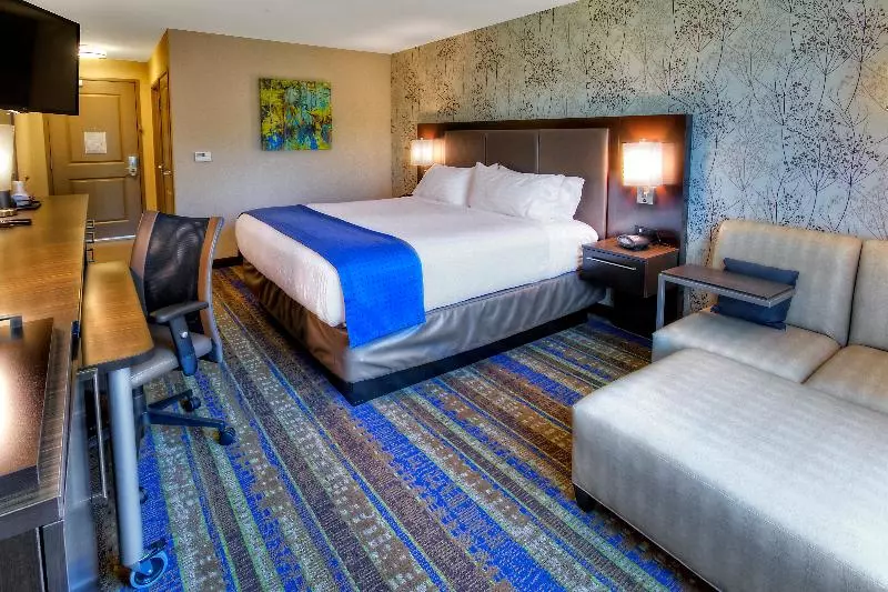身障者適用キングサイズベッドルーム, Holiday Inn & Suites Tupelo North, An Ihg