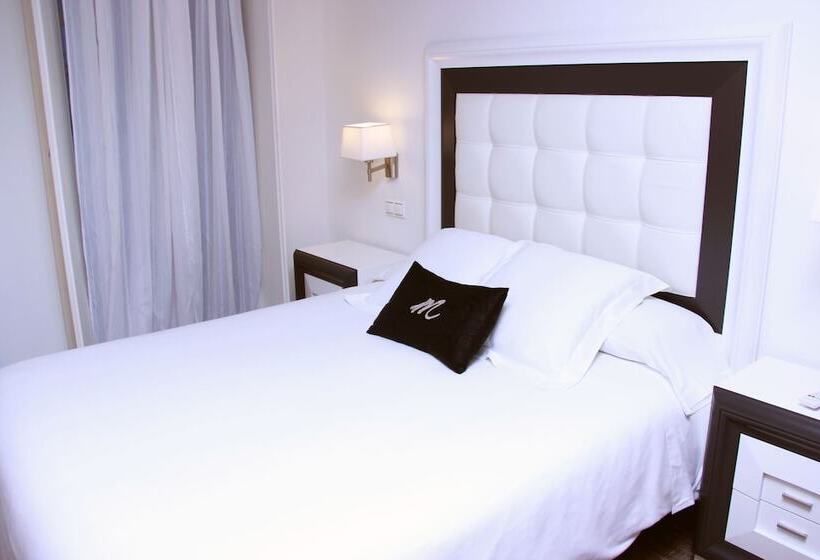 Номер Superior, Montenegro Compostela