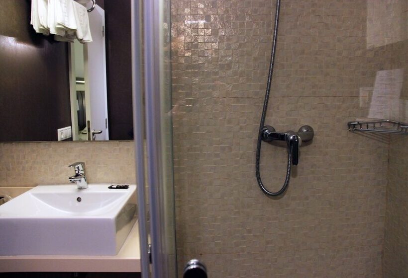 Семейный Номер, Montenegro Compostela