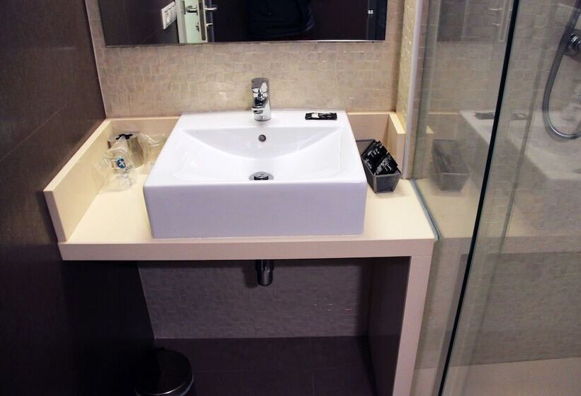 Семейный Номер, Montenegro Compostela