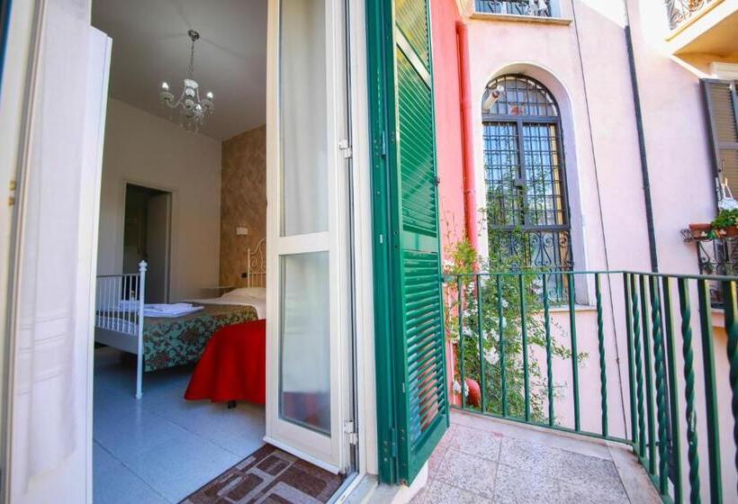 バルコニー付きスタンダードトリプルルーム, Pisa