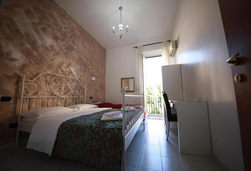 バルコニー付きスタンダードトリプルルーム, Pisa