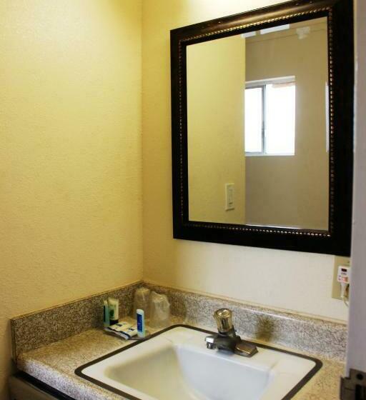 חדר סטנדרט, Rodeway Inn Near Universitygateway To Yosemite