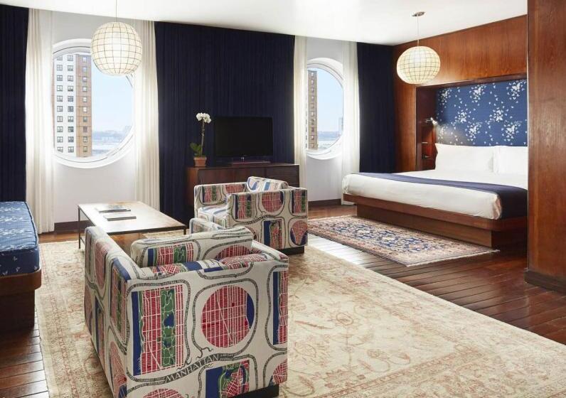 阁楼房, The Maritime