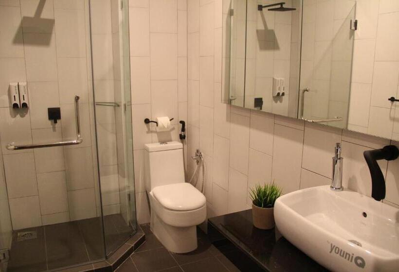 Номер Deluxe, The Youniq