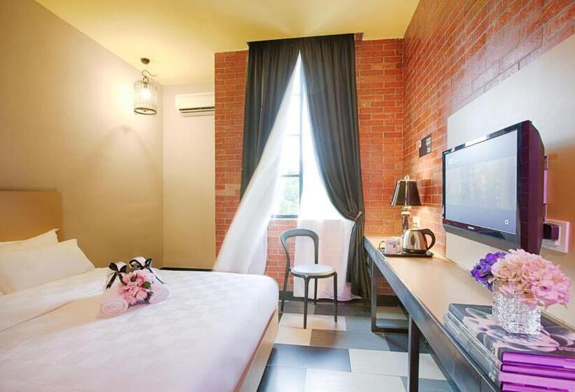 Номер Deluxe, The Youniq