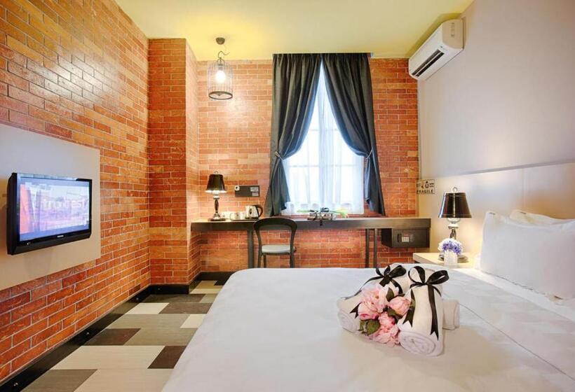 Номер Deluxe, The Youniq