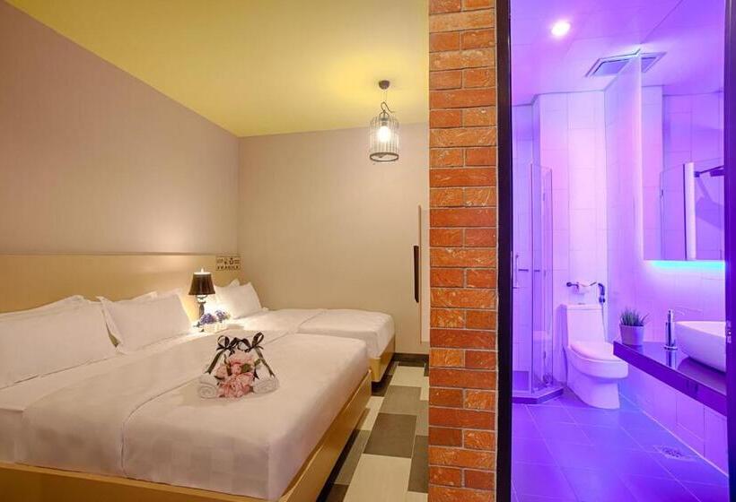 Трехместный Номер Superior, The Youniq