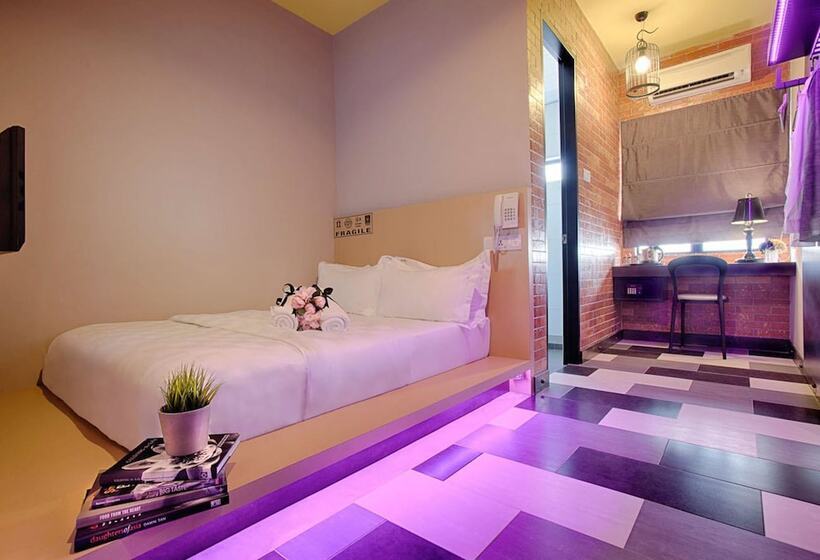 Номер Стандарт, The Youniq