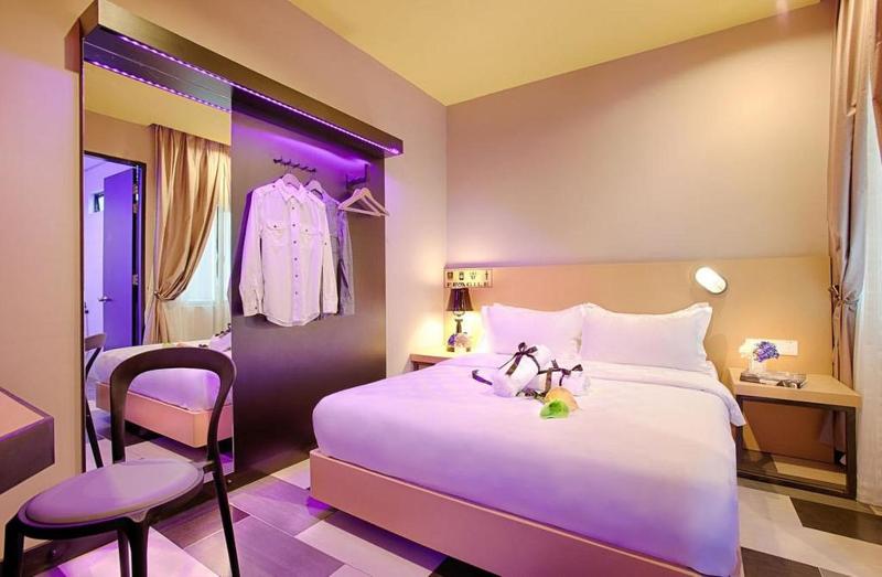 Номер Стандарт, The Youniq