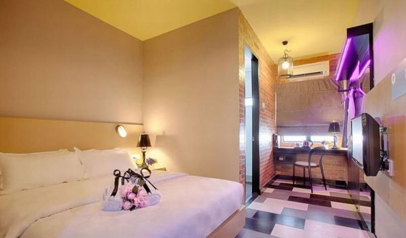 Номер Deluxe, The Youniq