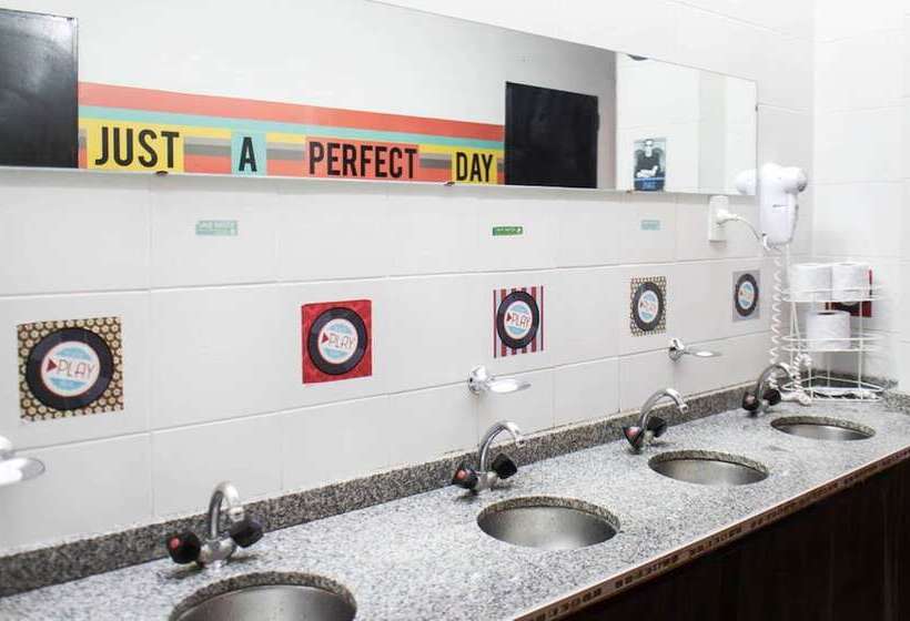 اتاق استاندارد با سرویس بهداشتی مشترک, Play Hostel Soho