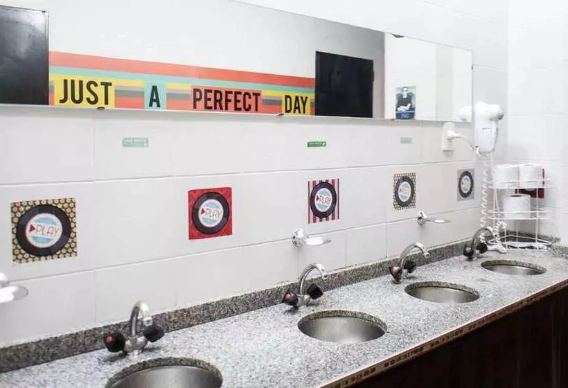 اتاق استاندارد با سرویس بهداشتی مشترک, Play Hostel Soho