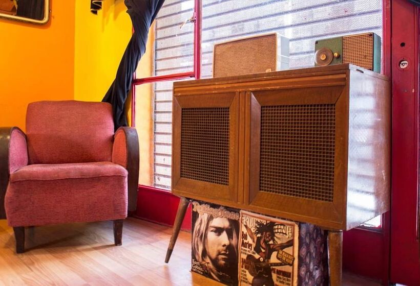 اتاق استاندارد با سرویس بهداشتی مشترک, Play Hostel Soho