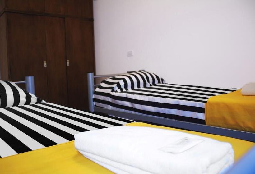 اتاق استاندارد با سرویس بهداشتی مشترک, Play Hostel Soho