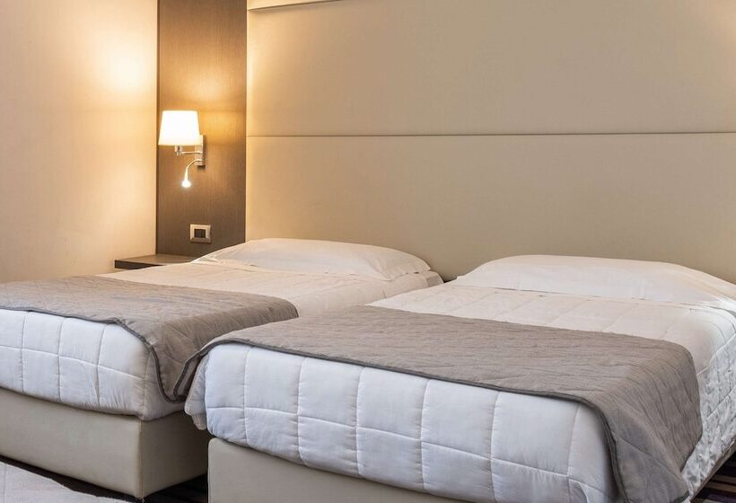 Номер Стандарт Трехместный, Quality Hotel Green Palace