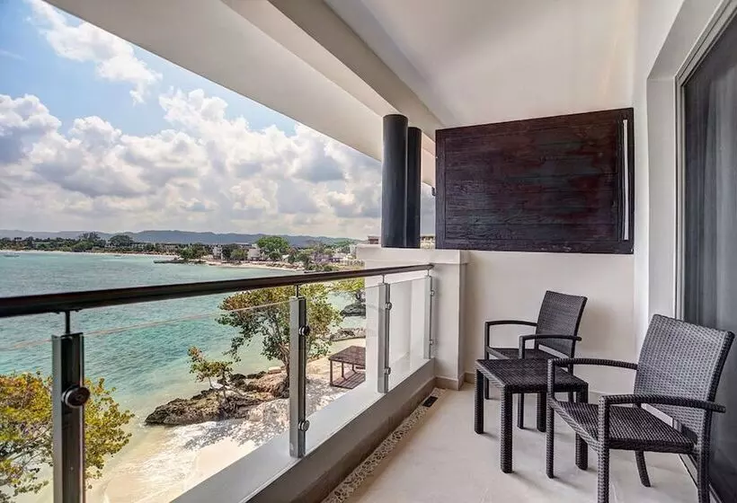 سوییت جونیور لوکس با چشم‌انداز دریا, Royalton Negril, An Autograph Collection All Inclusive Resort